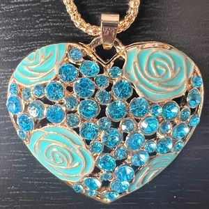 NWT! Blue Rhinestone Roses Heart Necklace